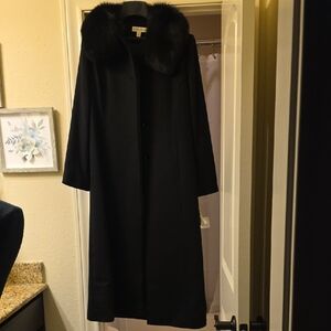 Elegant Black Cashmere Coat with Genuine Fox Removable Fur Collar, Size 10.